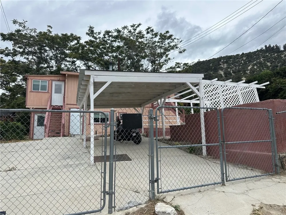 733 Canada Frazier Park, CA 93225