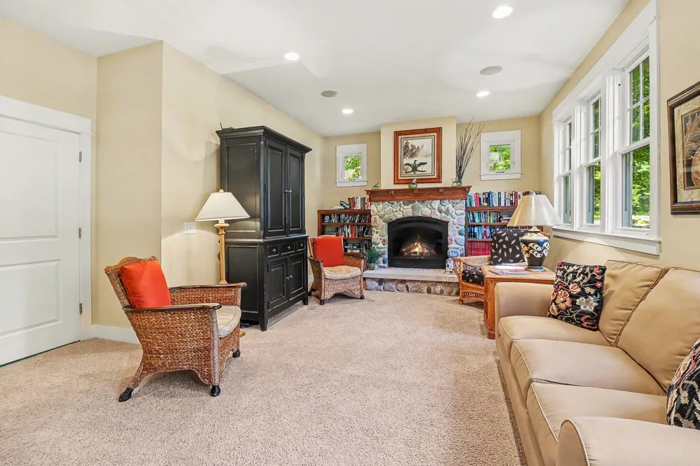 20 Kenneth Street Pentwater, MI 49449