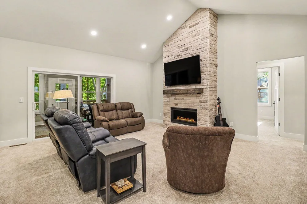 20 Kenneth Street Pentwater, MI 49449