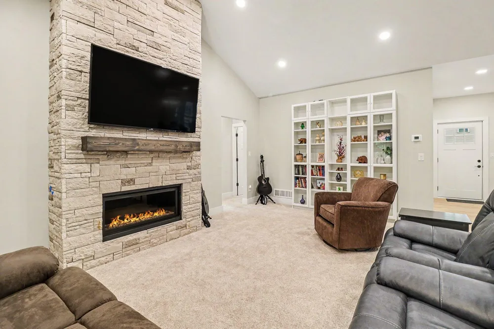 20 Kenneth Street Pentwater, MI 49449