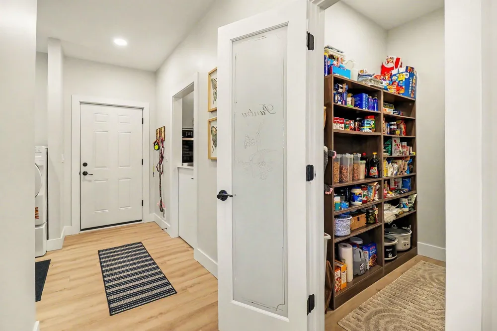 20 Kenneth Street Pentwater, MI 49449