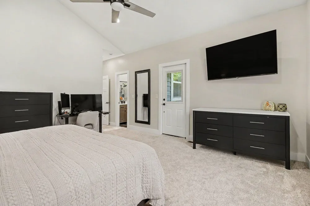 20 Kenneth Street Pentwater, MI 49449