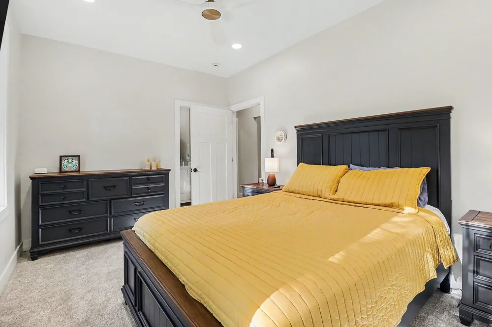 20 Kenneth Street Pentwater, MI 49449