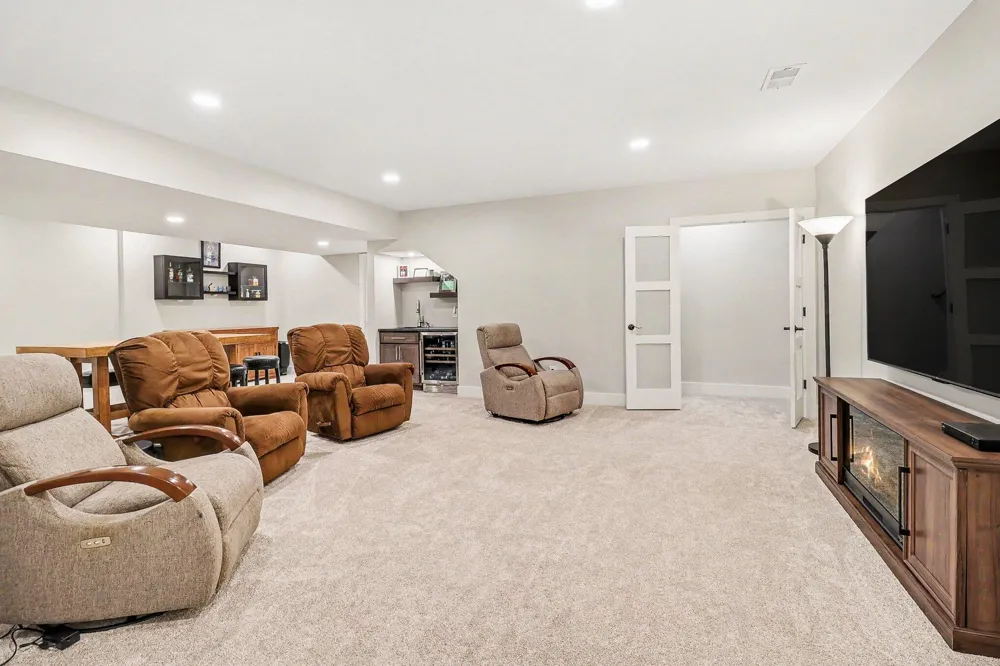 20 Kenneth Street Pentwater, MI 49449