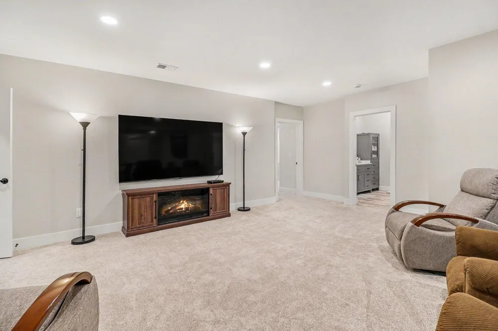 20 Kenneth Street Pentwater, MI 49449