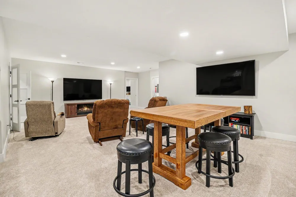 20 Kenneth Street Pentwater, MI 49449