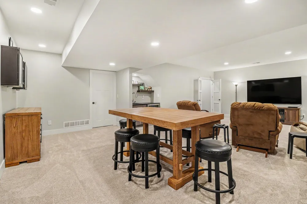 20 Kenneth Street Pentwater, MI 49449