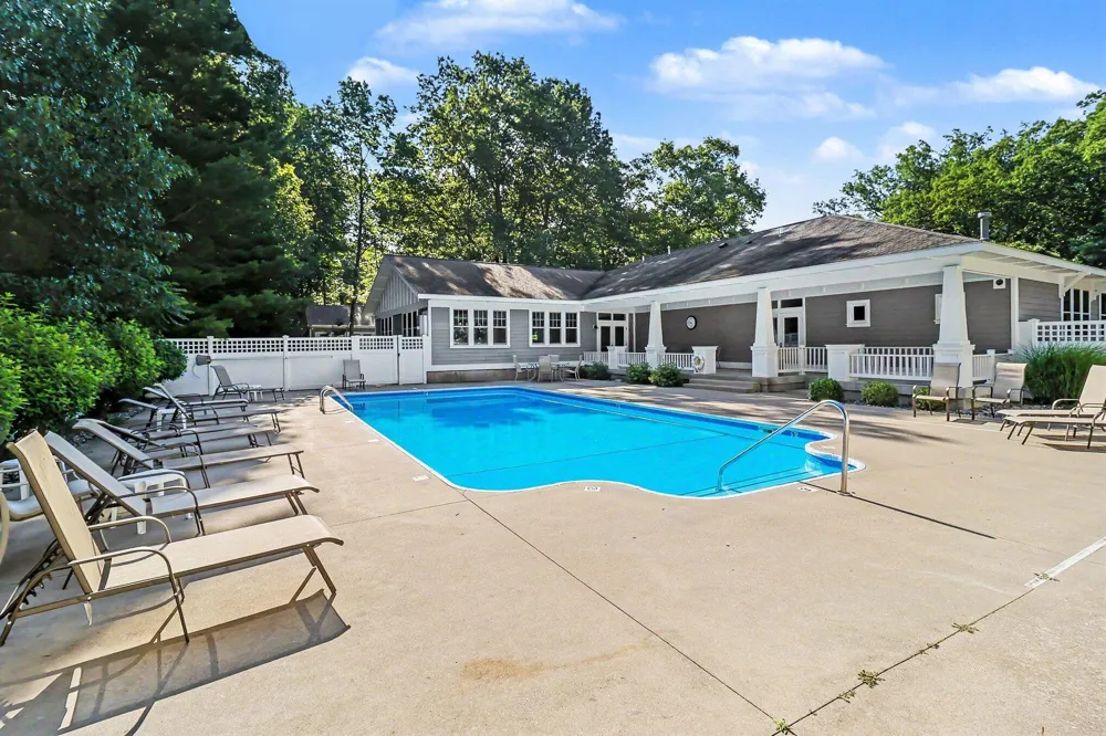 20 Kenneth Street Pentwater, MI 49449