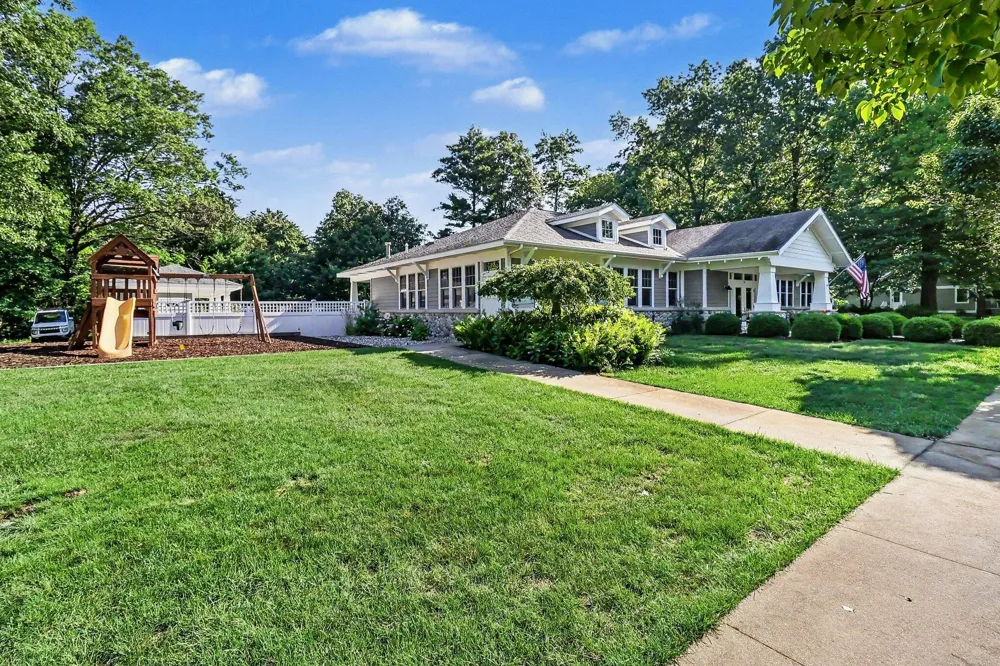 20 Kenneth Street Pentwater, MI 49449