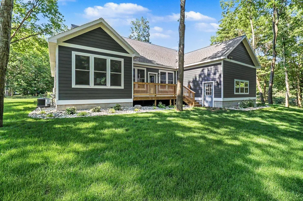 20 Kenneth Street Pentwater, MI 49449