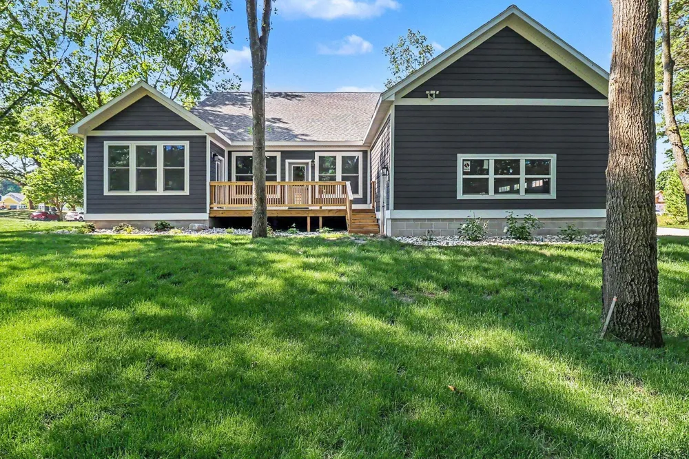 20 Kenneth Street Pentwater, MI 49449