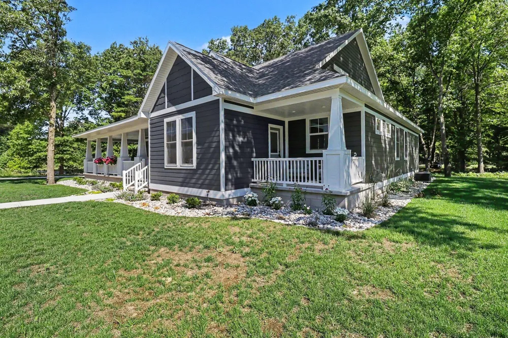 20 Kenneth Street Pentwater, MI 49449