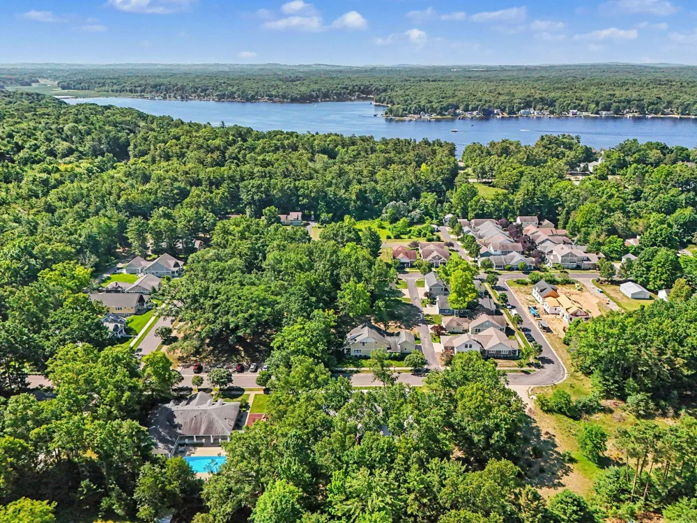 20 Kenneth Street Pentwater, MI 49449