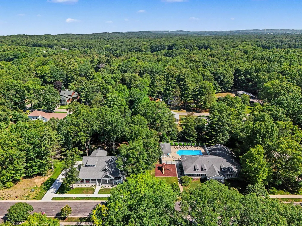 20 Kenneth Street Pentwater, MI 49449
