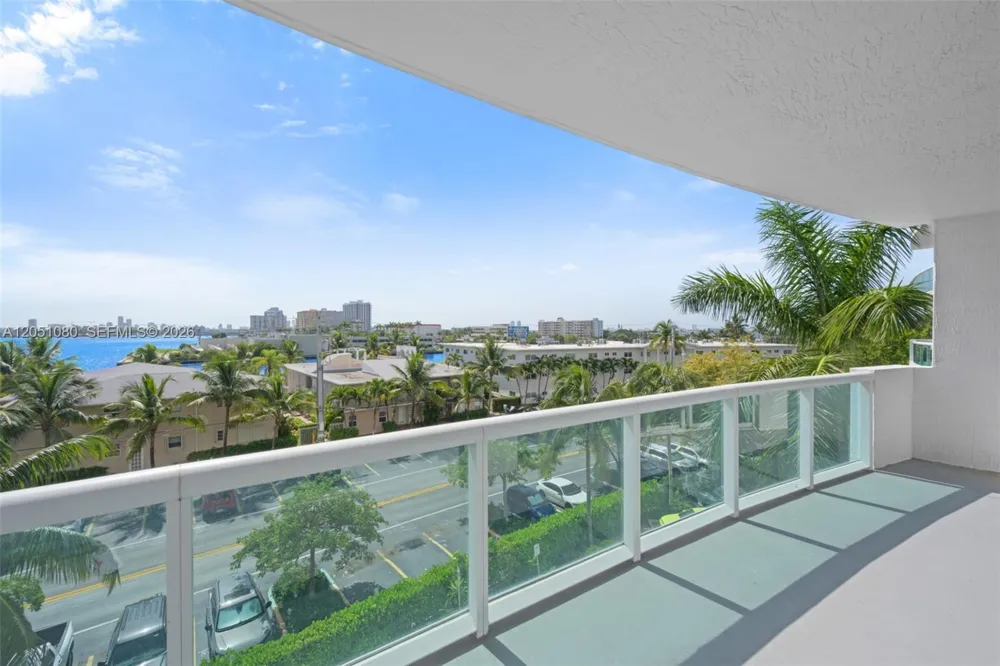7910 Harbor Island Dr #402 North Bay Village, FL 33141