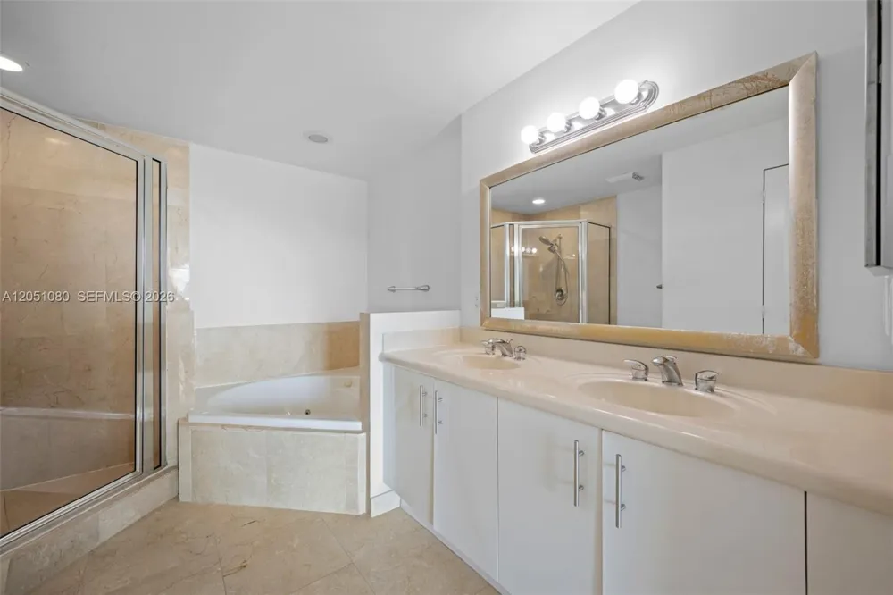 7910 Harbor Island Dr #402 North Bay Village, FL 33141