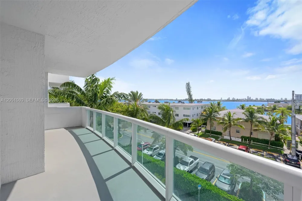7910 Harbor Island Dr #402 North Bay Village, FL 33141