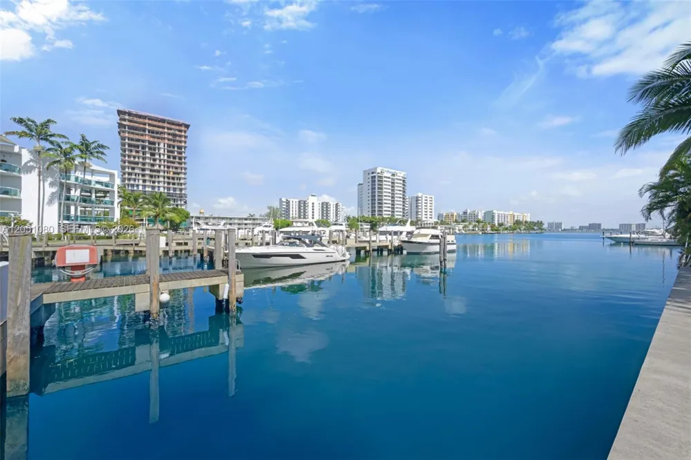 7910 Harbor Island Dr #402 North Bay Village, FL 33141