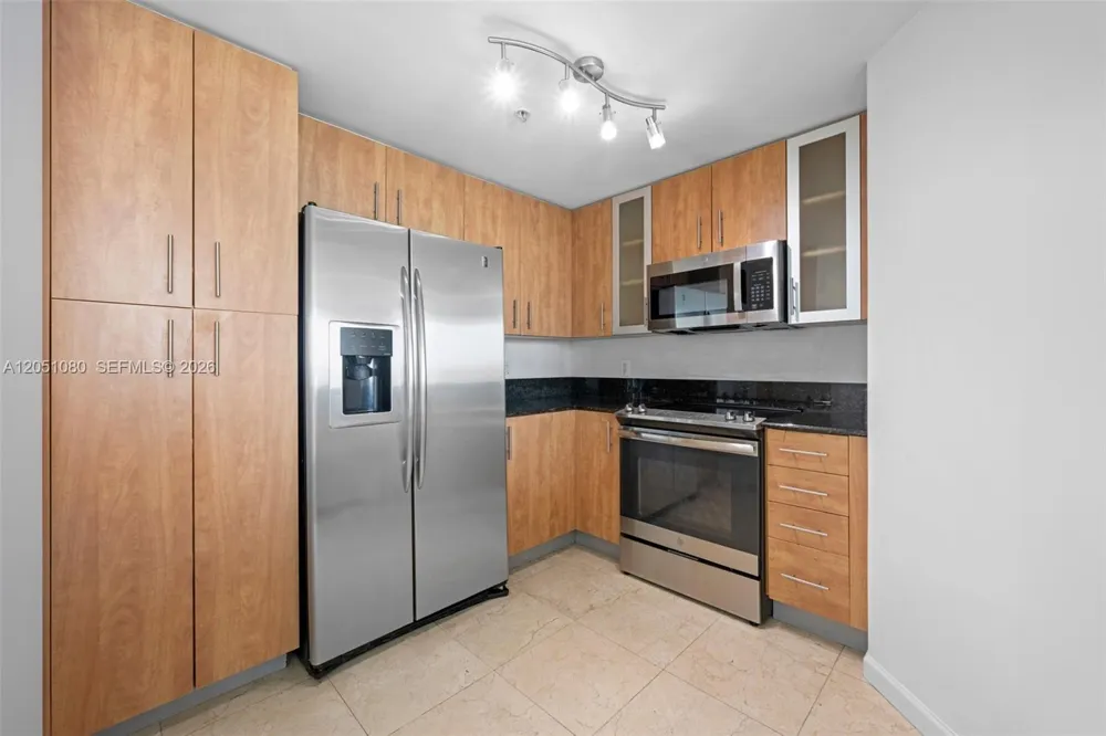 7910 Harbor Island Dr #402 North Bay Village, FL 33141