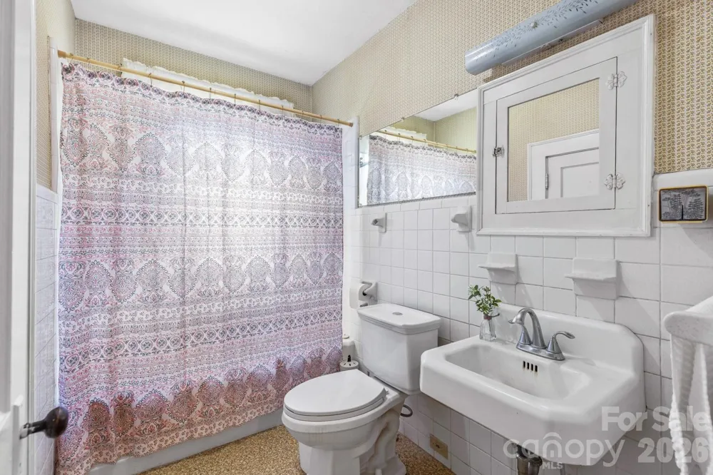 160 Mclean Road Weaverville, NC 28787