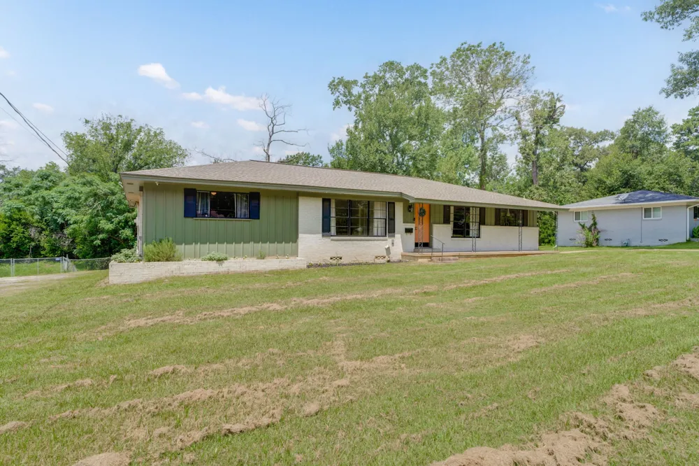 137 Gardner Drive Palestine, TX 75803