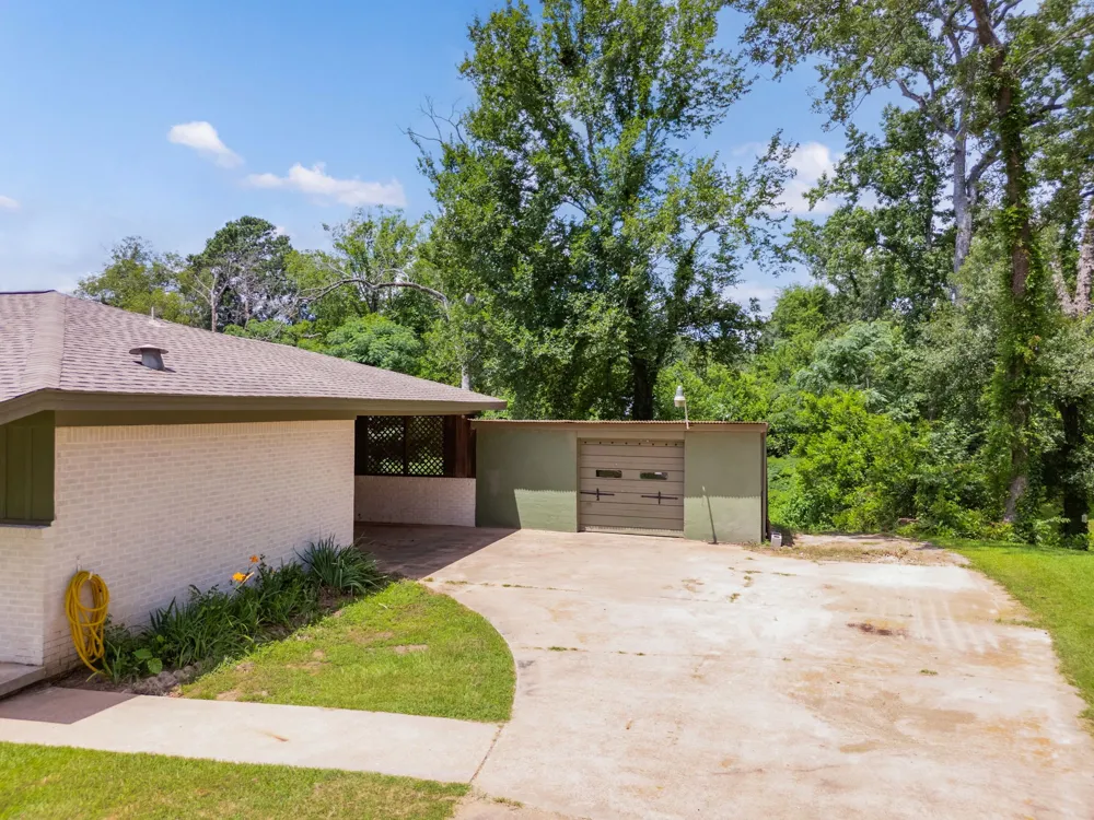 137 Gardner Drive Palestine, TX 75803