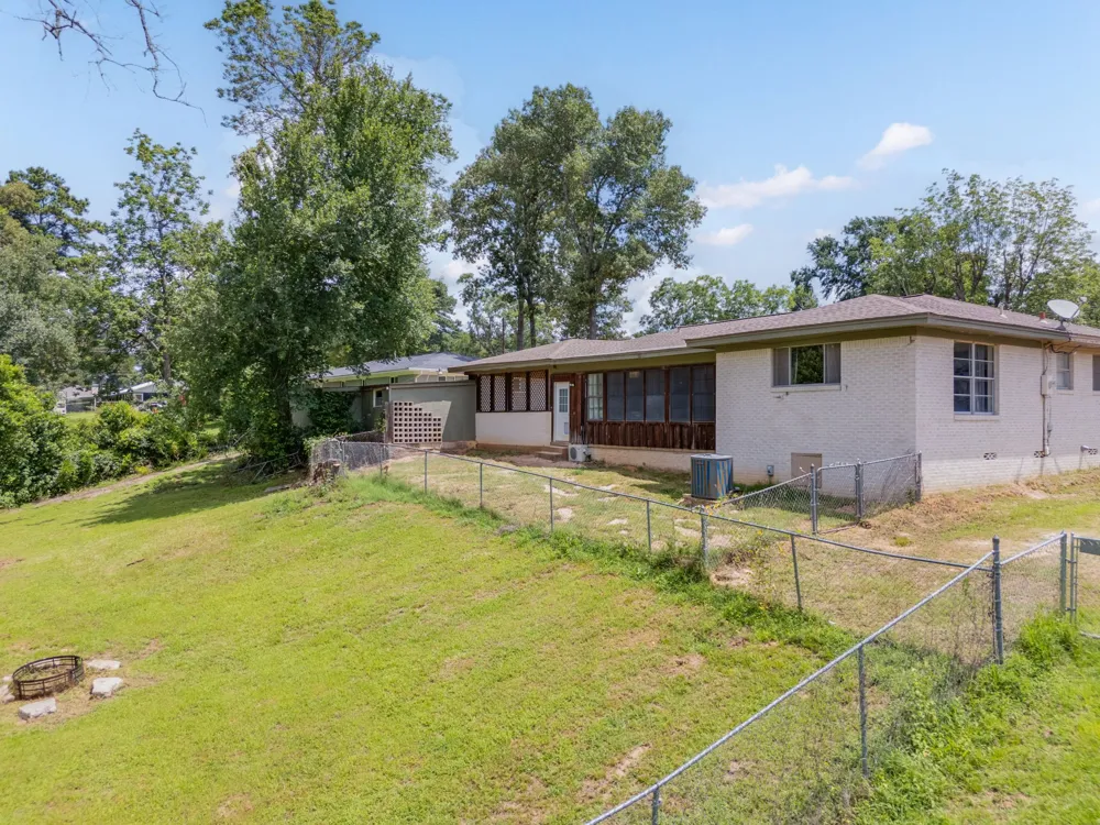 137 Gardner Drive Palestine, TX 75803