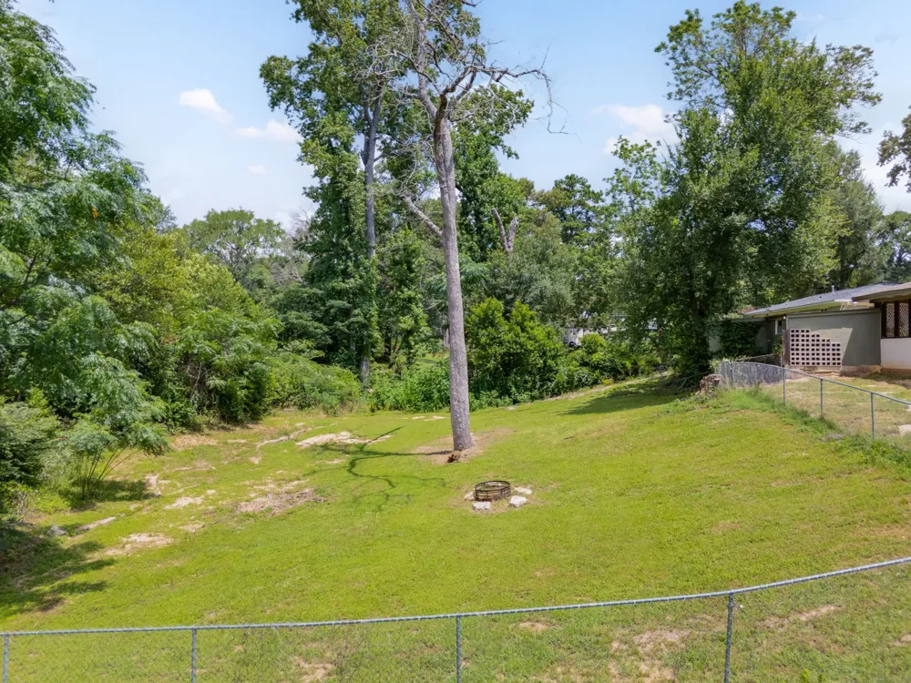 137 Gardner Drive Palestine, TX 75803