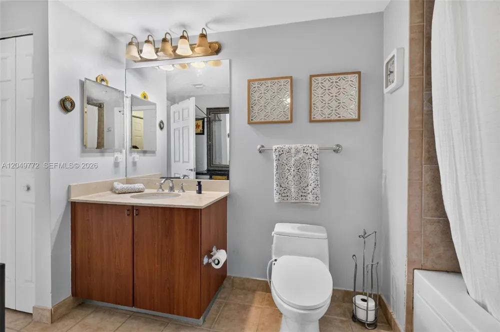 888 Douglas #806 Coral Gables, FL 33134