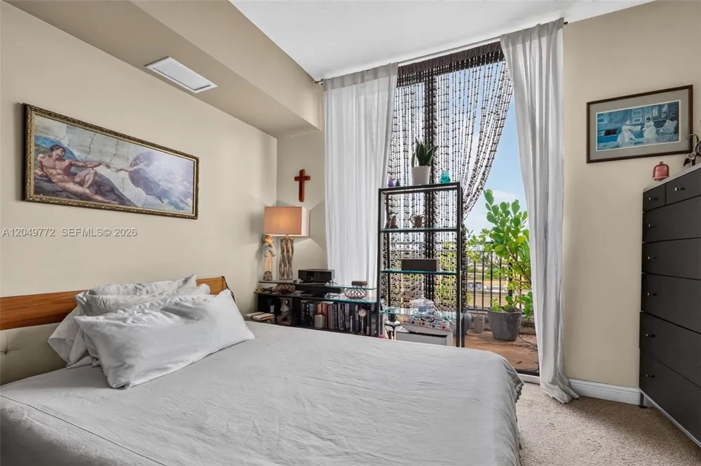 888 Douglas #806 Coral Gables, FL 33134