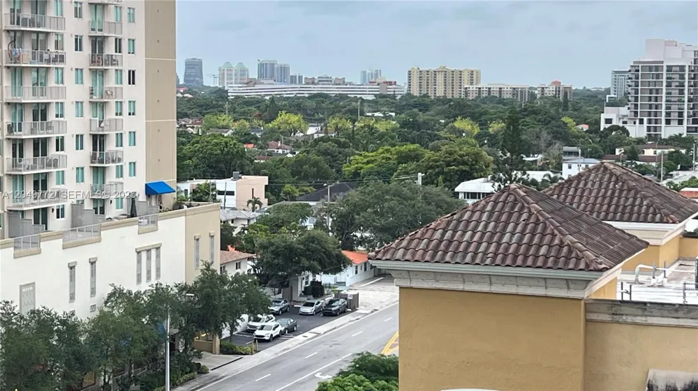 888 Douglas #806 Coral Gables, FL 33134