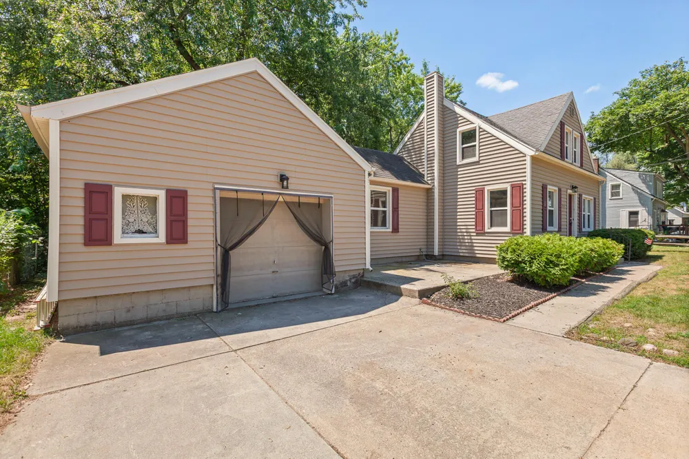 1055 Loren Road Adrian, MI 49221