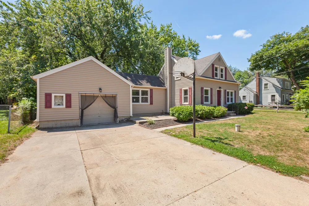 1055 Loren Road Adrian, MI 49221