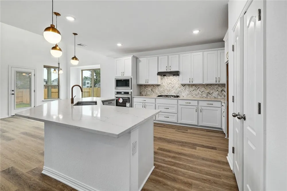 1212 Truscon Path Leander, TX 78641