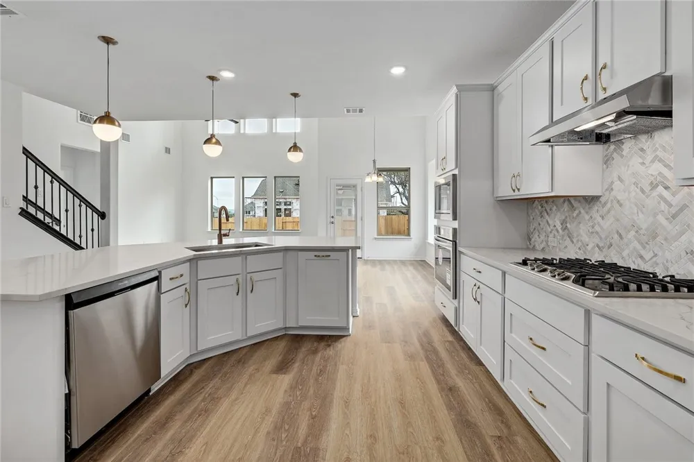 1212 Truscon Path Leander, TX 78641