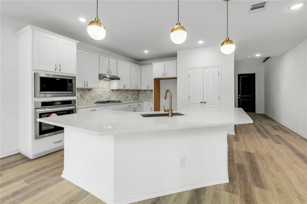 1212 Truscon Path Leander, TX 78641