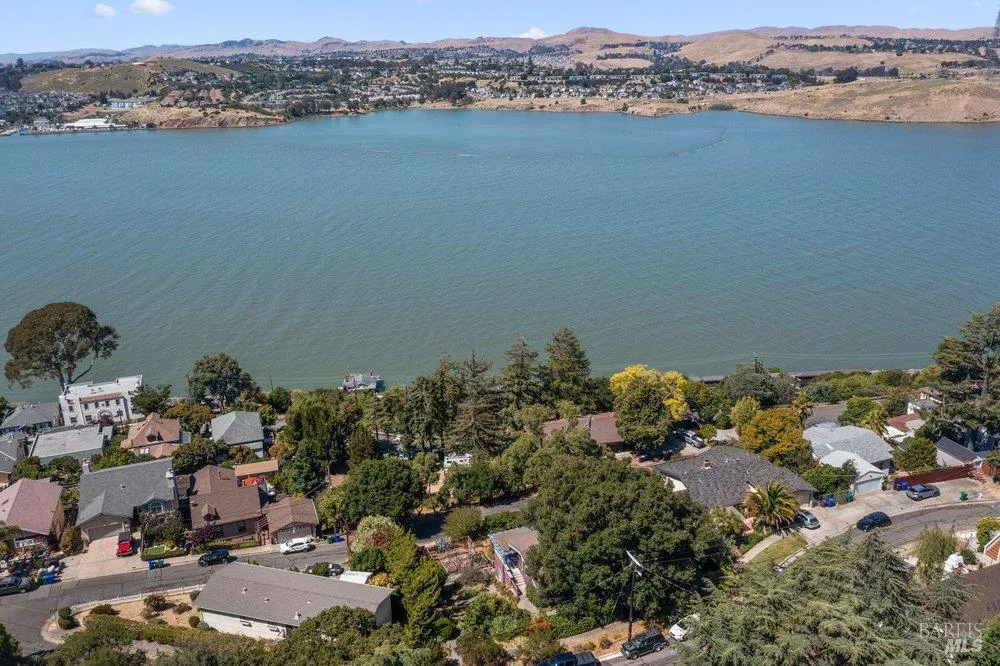 356 Alexander Street Crockett, CA 94525
