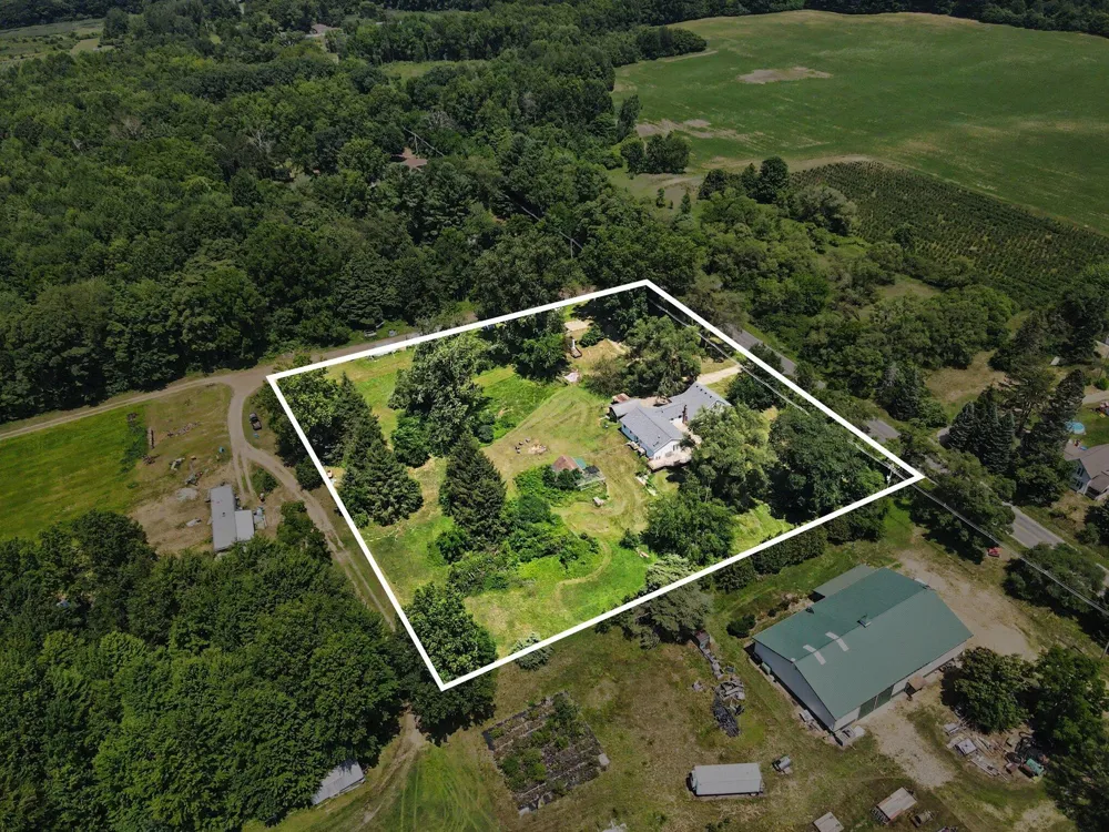 17180 Co Rd 215 Columbia Township, MI 49056