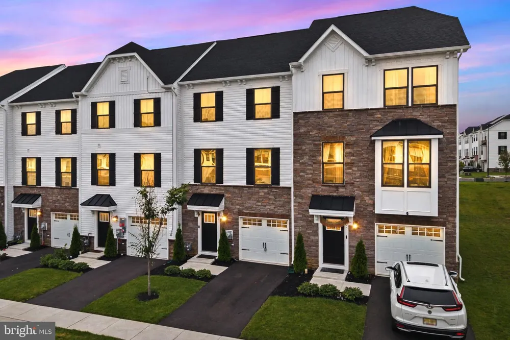 47 ROSEMARY WAY Mount Laurel, NJ 08054