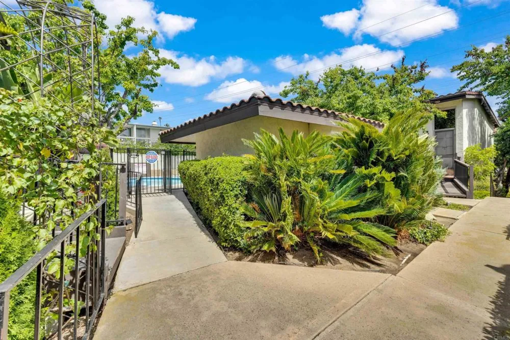 2402 Altisma Way #D Carlsbad, CA 92009