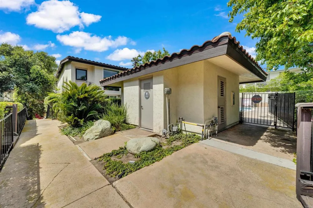 2402 Altisma Way #D Carlsbad, CA 92009