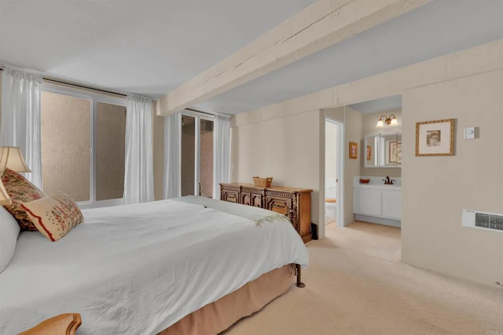 2402 Altisma Way #D Carlsbad, CA 92009
