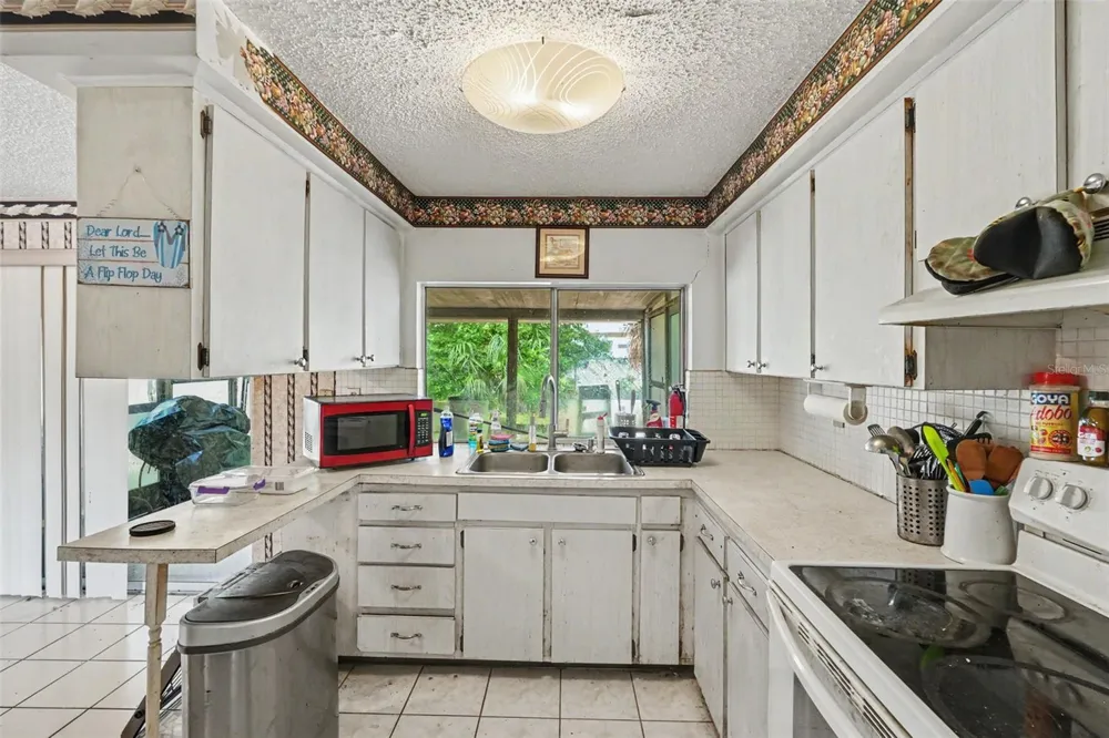 3317 BAINBRIDGE DRIVE Holiday, FL 34691