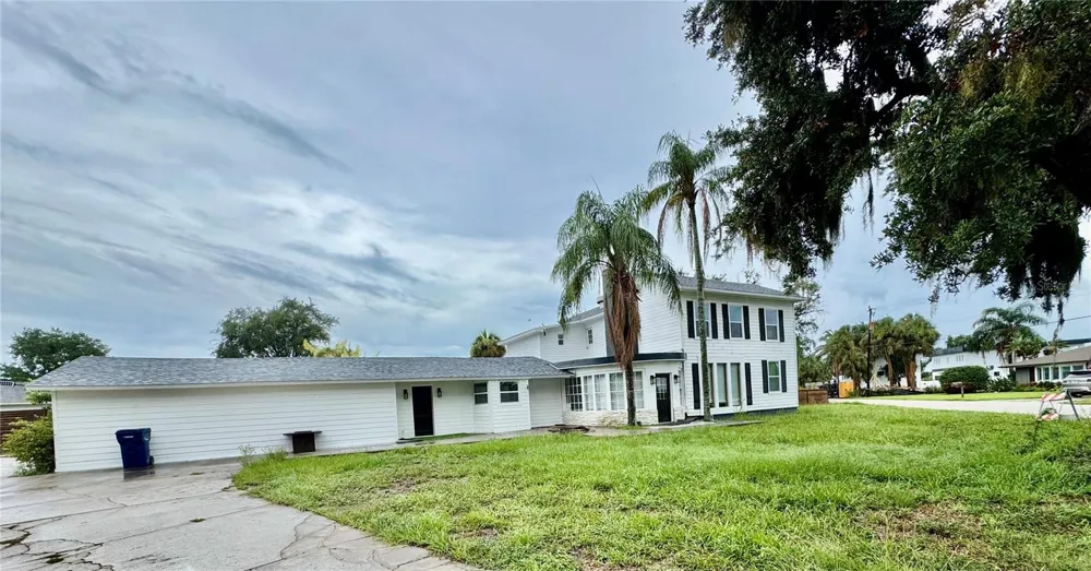 812 TROPICAL DRIVE Bradenton, FL 34208