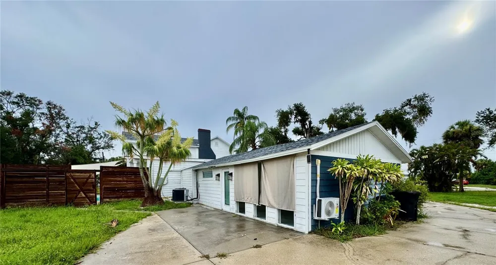 812 TROPICAL DRIVE Bradenton, FL 34208