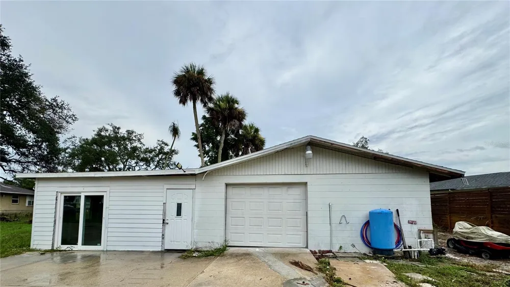 812 TROPICAL DRIVE Bradenton, FL 34208