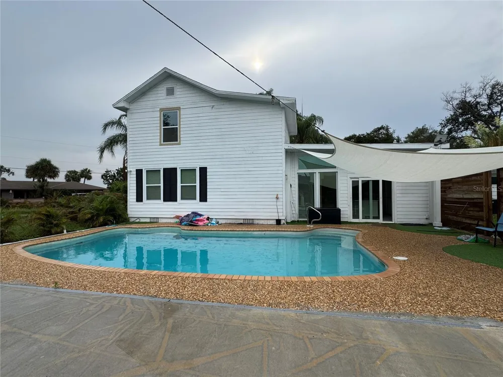 812 TROPICAL DRIVE Bradenton, FL 34208