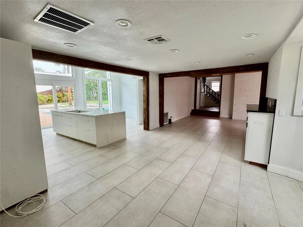 812 TROPICAL DRIVE Bradenton, FL 34208