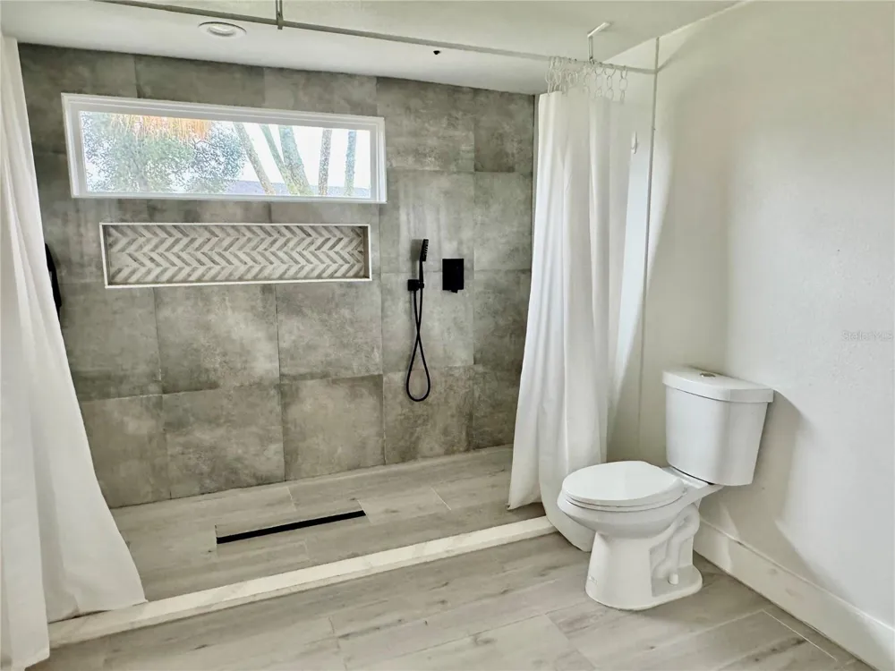 812 TROPICAL DRIVE Bradenton, FL 34208