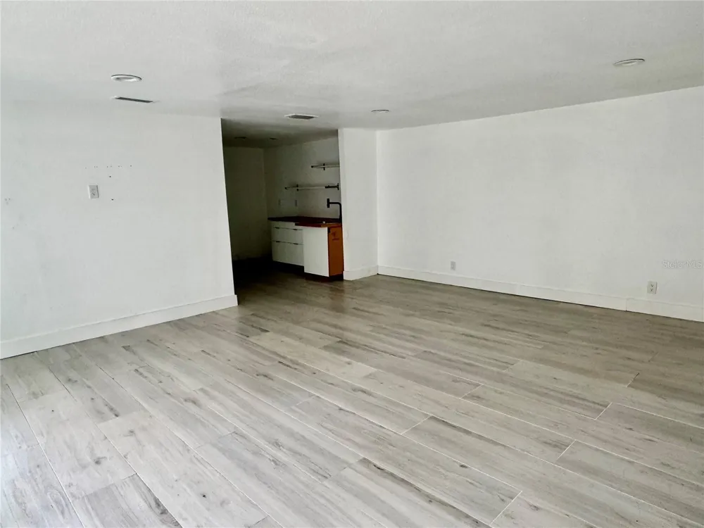 812 TROPICAL DRIVE Bradenton, FL 34208
